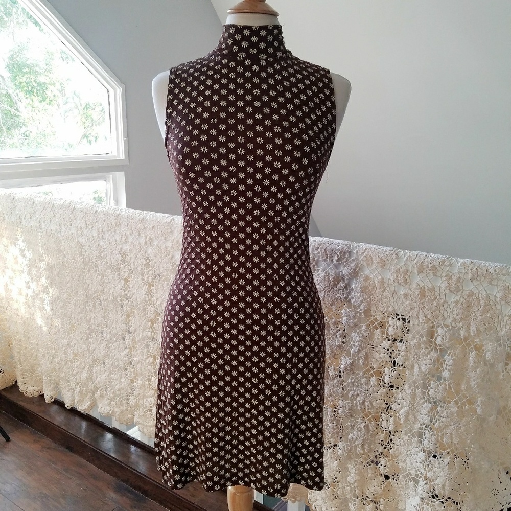 Vintage Brown and White Daisy Dress